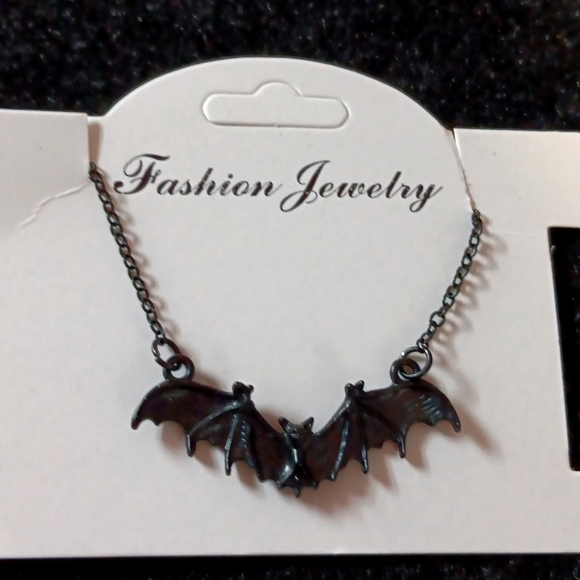 Hot Topic Jewelry - 🦇HP! "Battie" Gothic Black Bat Charm Necklace New!
